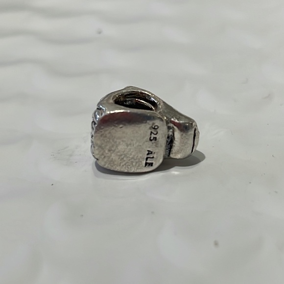 Retired pandora horse charm - Picture 4 of 4